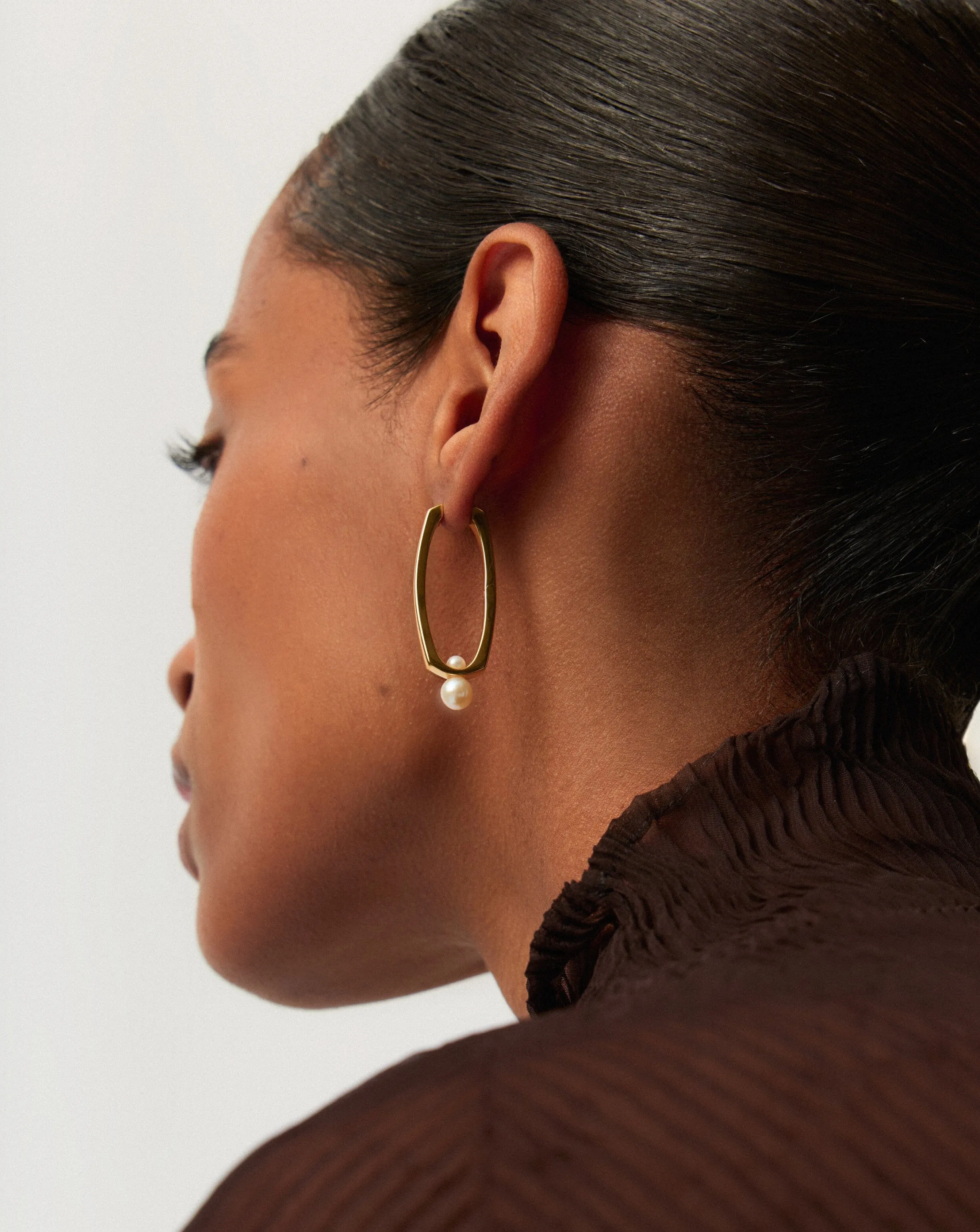 Button Pearl Ovate Hoop Earrings | 18k Gold Plated/Pearl