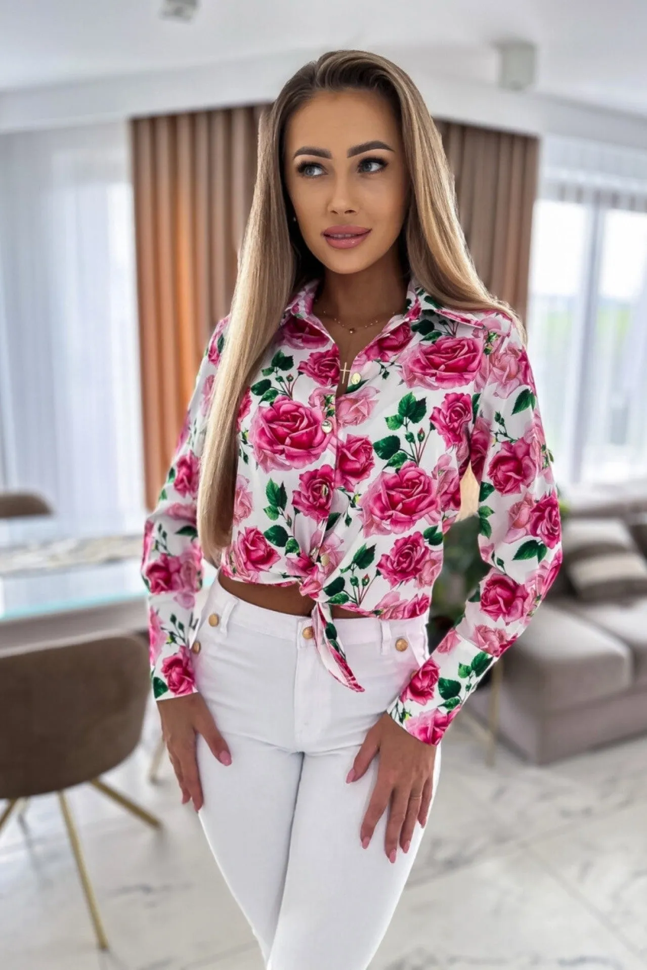 Camicia elegante bianca a fantasia floreale rose rosa con bottoni dorati