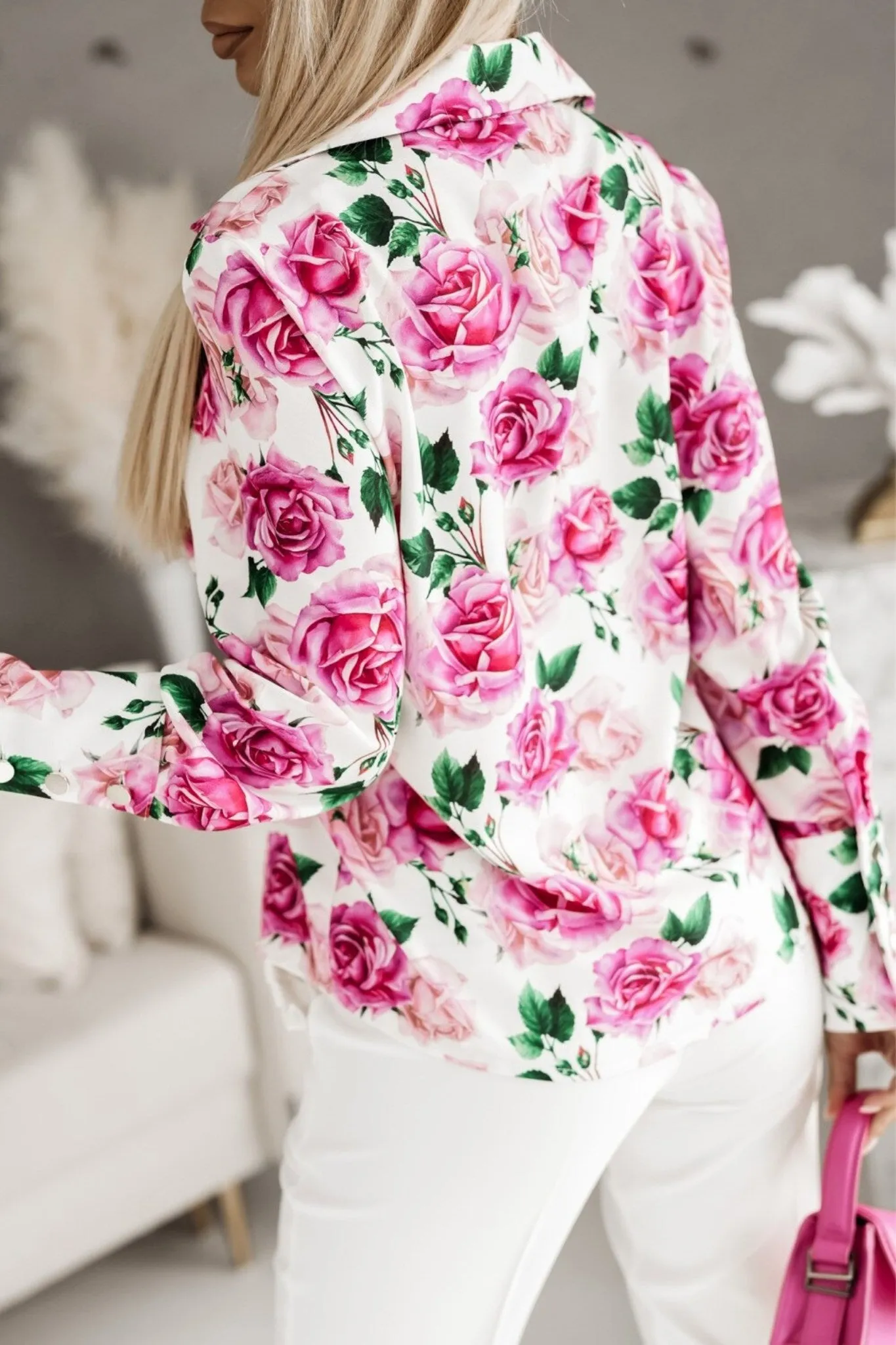 Camicia elegante bianca a fantasia floreale rose rosa con bottoni dorati