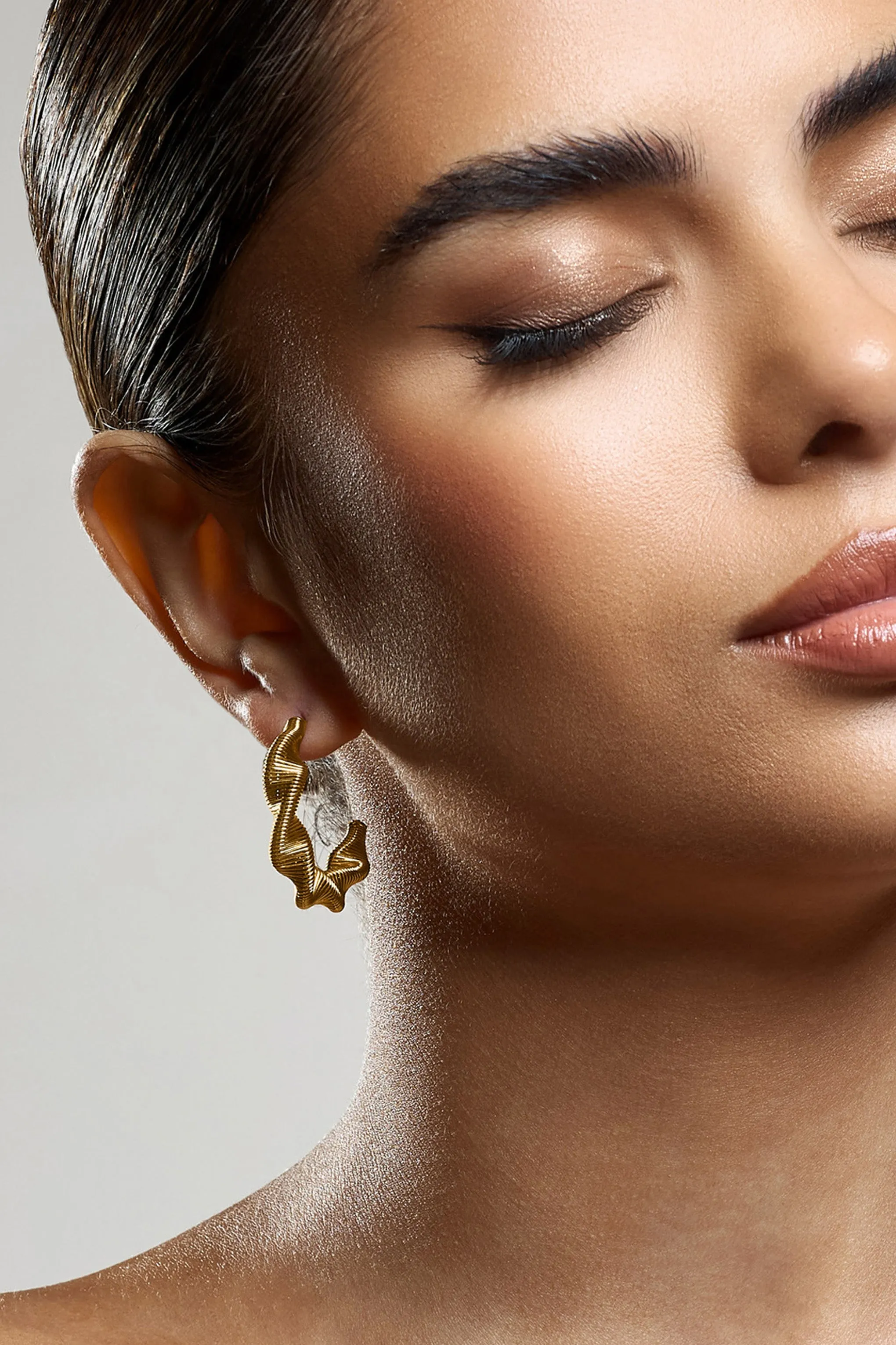 Carli | Gold Twist Hoop Earrings