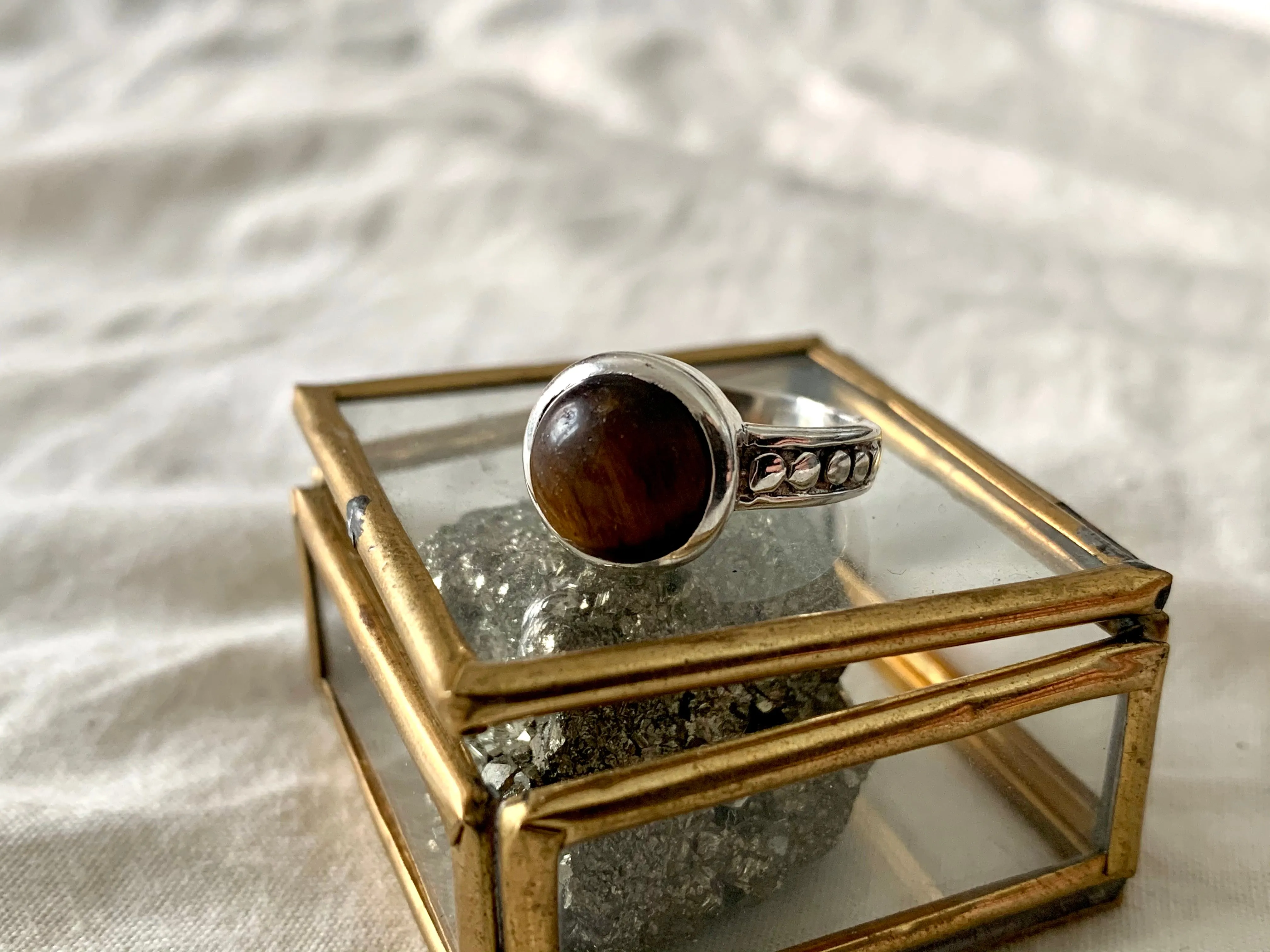 Chalcedony / Tiger’s Eye / Blue Topaz Eseld Ring