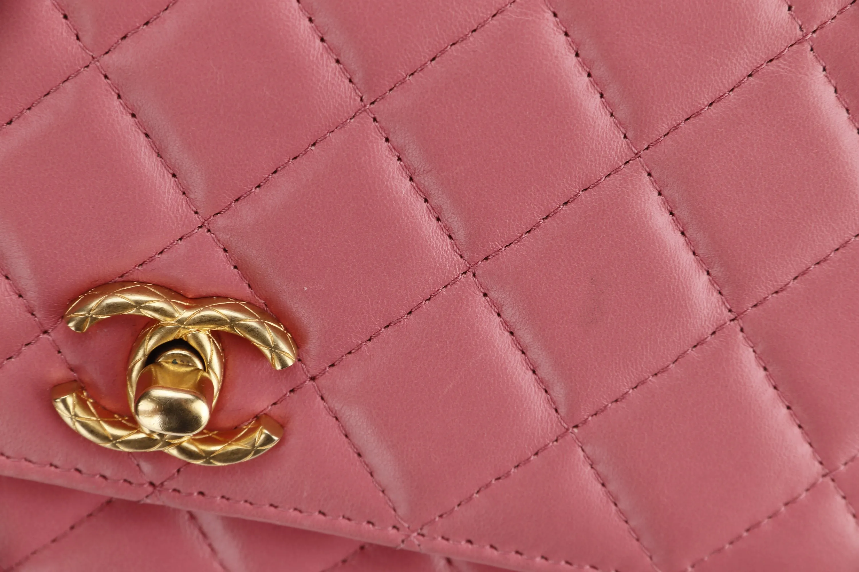 CHANEL PILLOW CRUSH WALLET ON CHAIN (A7U5xxxx) PINK LAMBSKIN GOLD HARDWARE, WITH DUST COVER BOX