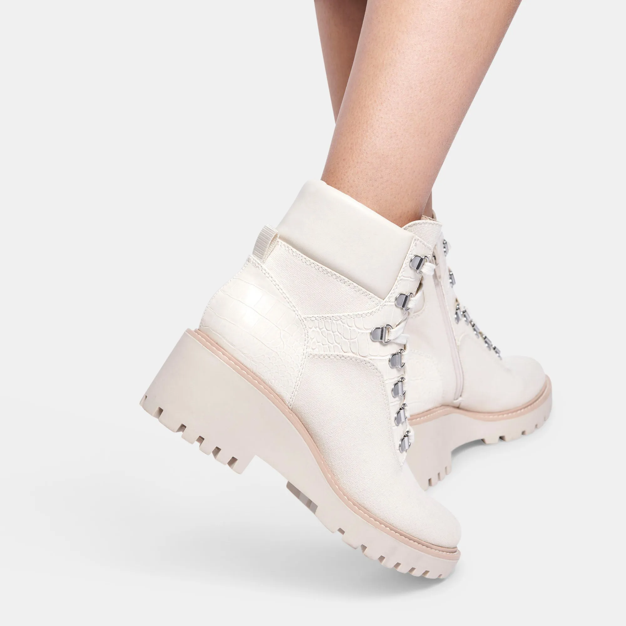 HUNTER BOOTIES IVORY CANVAS re:vita