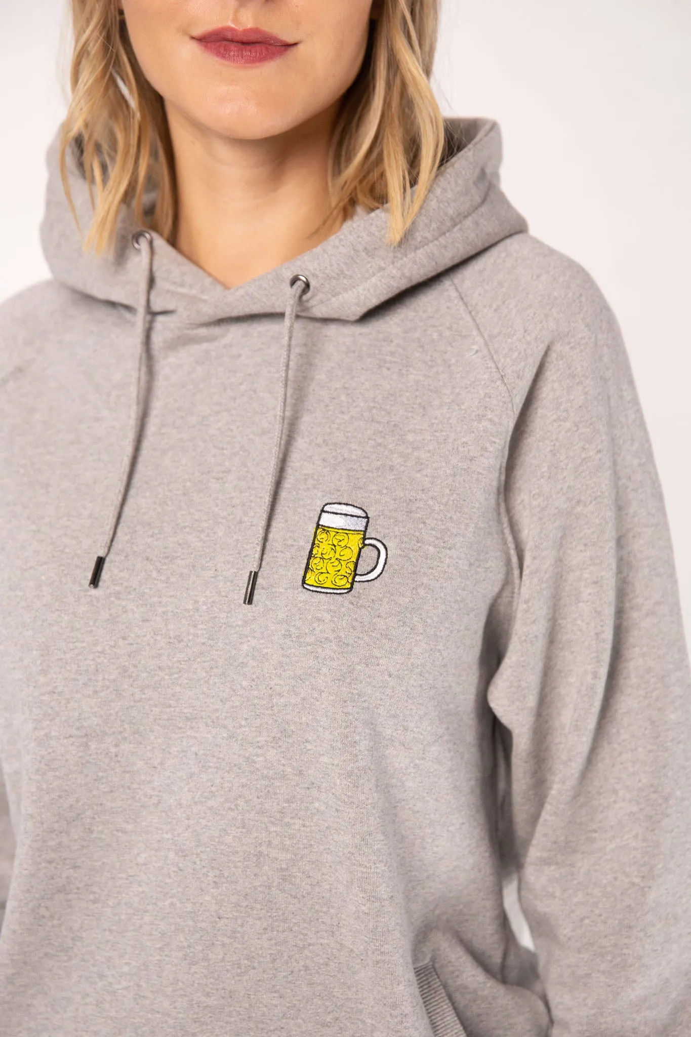 Maßkrug | Bestickter Bio-Baumwoll Frauen Hoodie