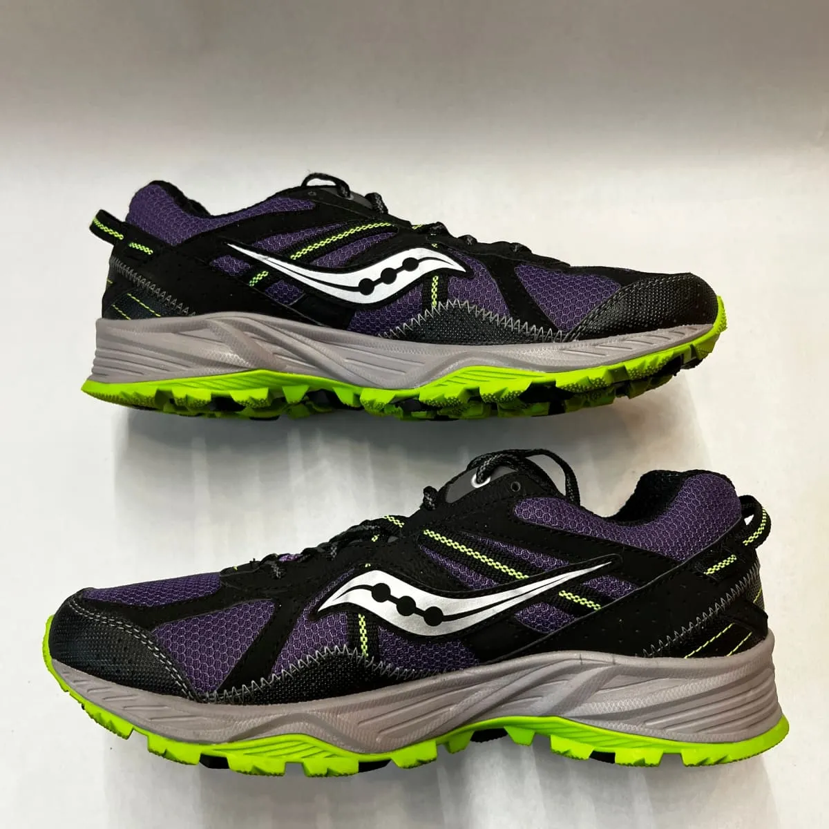 SAUCONY Women's Grid Excursion TR7 Gray/Blue/Citron Trail Running size 9M- Preowned